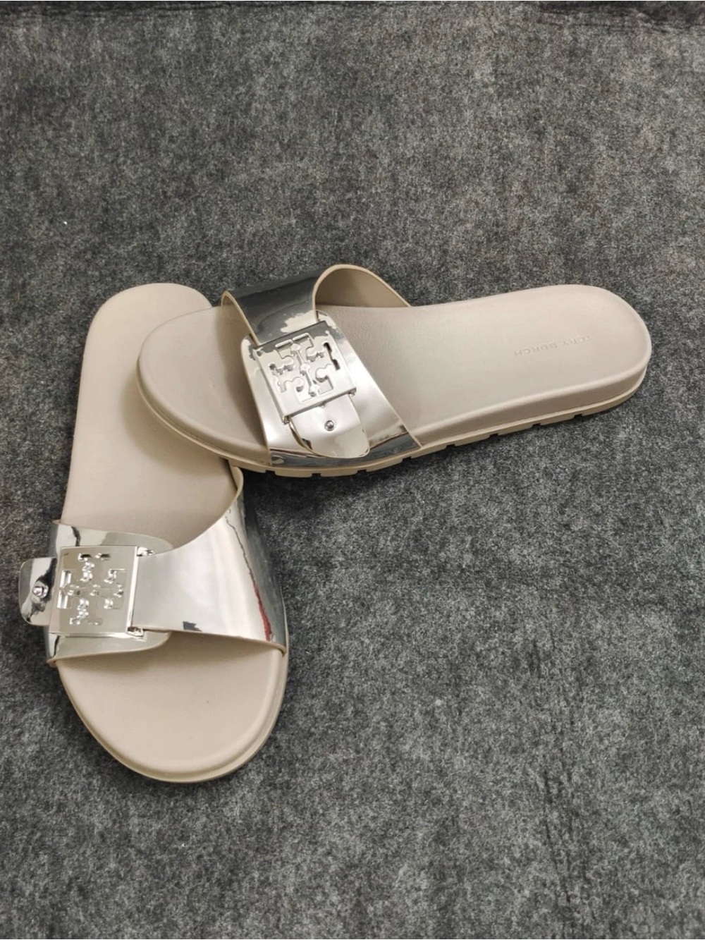NWOB Tory Burch | Women's 7M Silver Mirrored Metallic Buckled Slides Sandals
